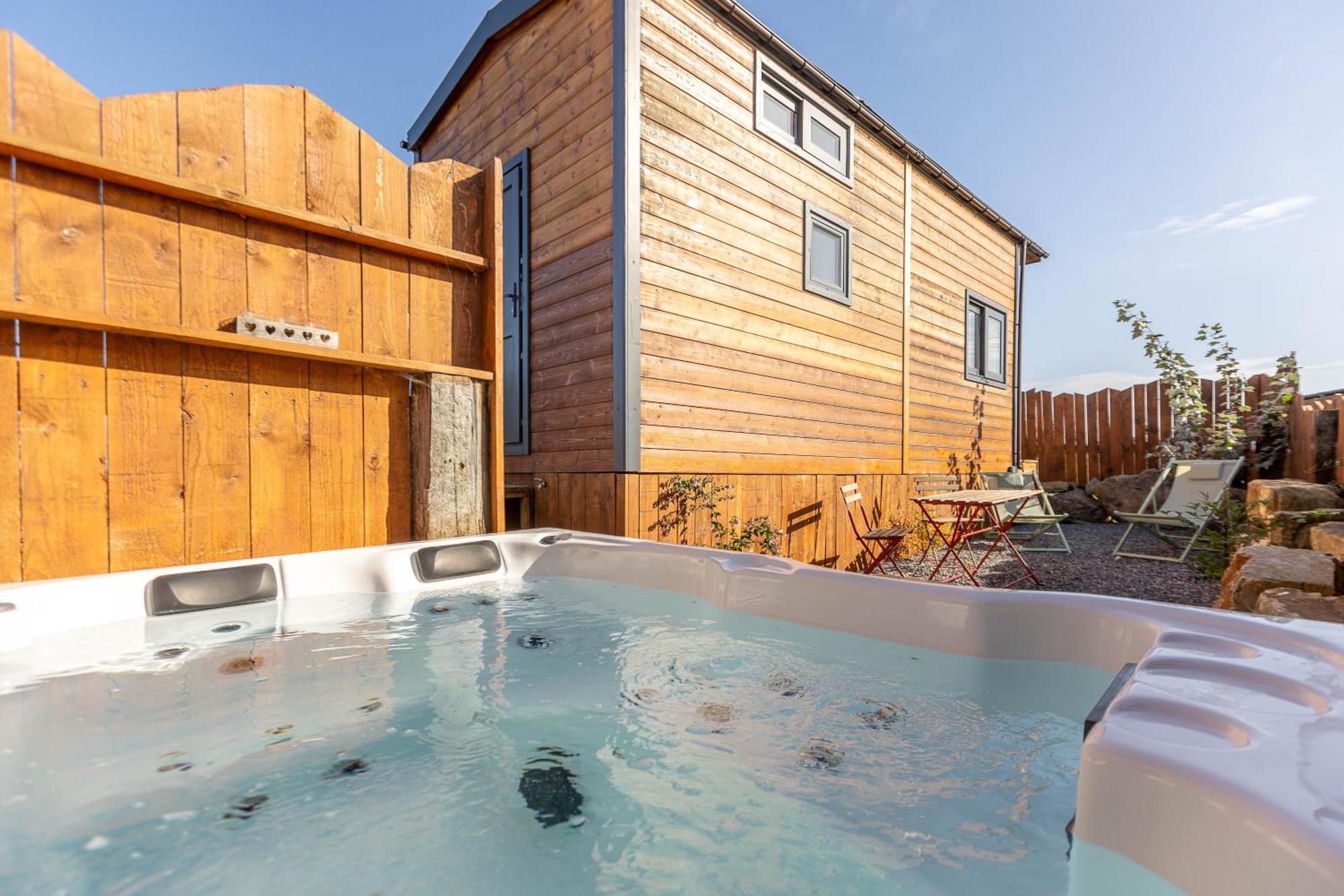 Les Tiny Du Pre Mathy - Logements Insolites Avec Jacuzzi A Profondeville Eksteriør billede